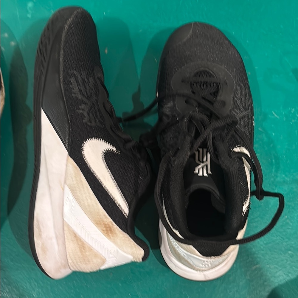 Black and White basketball court Shoes